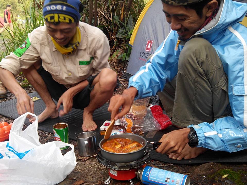 Jangan Khawatir Kelaparan! Begini Tips Memasak Ketika Berada Di Gunung
