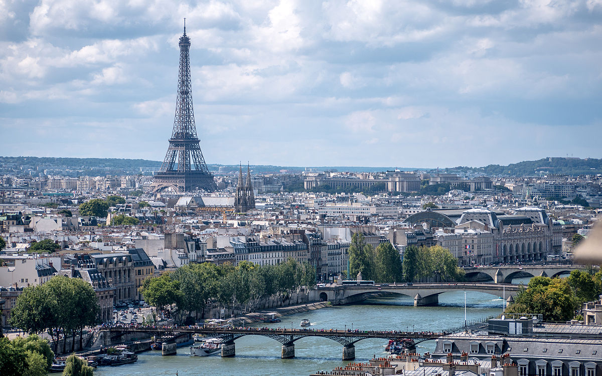 Paris, Kota yang Romantis atau Kota Para Seniman?