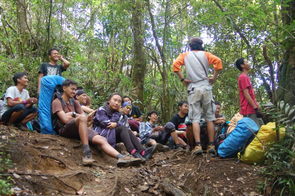 Cara Mencari Air Saat Mendaki Gunung