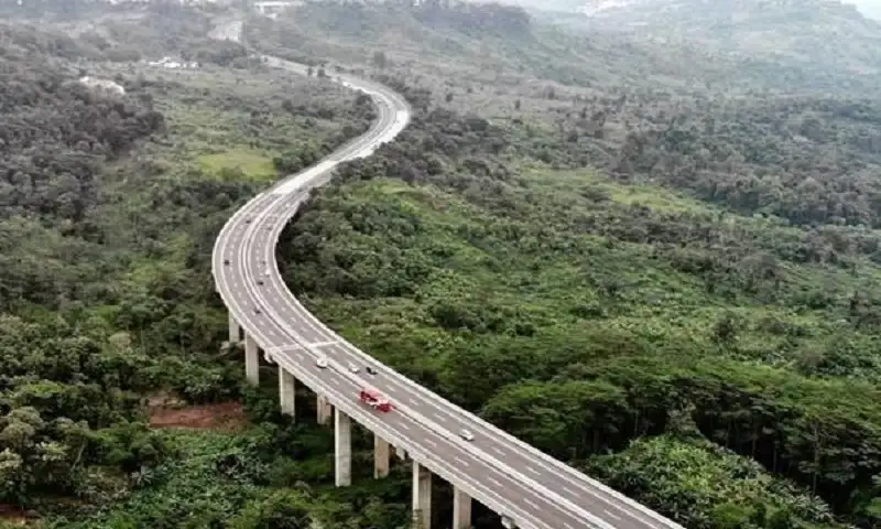 Sosok Misterius Penunggu Tol Cipularang