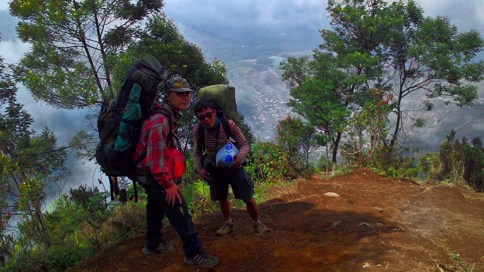 Cara Menemukan Arah Pulang Saat Tersesat di Gunung: Panduan Berdasarkan Rangkuman