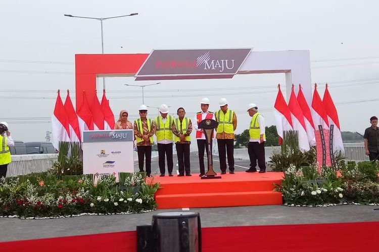 Berlansung 34 Bulan, Jokowi Resmikan Tol Jakarta-Cikampek
