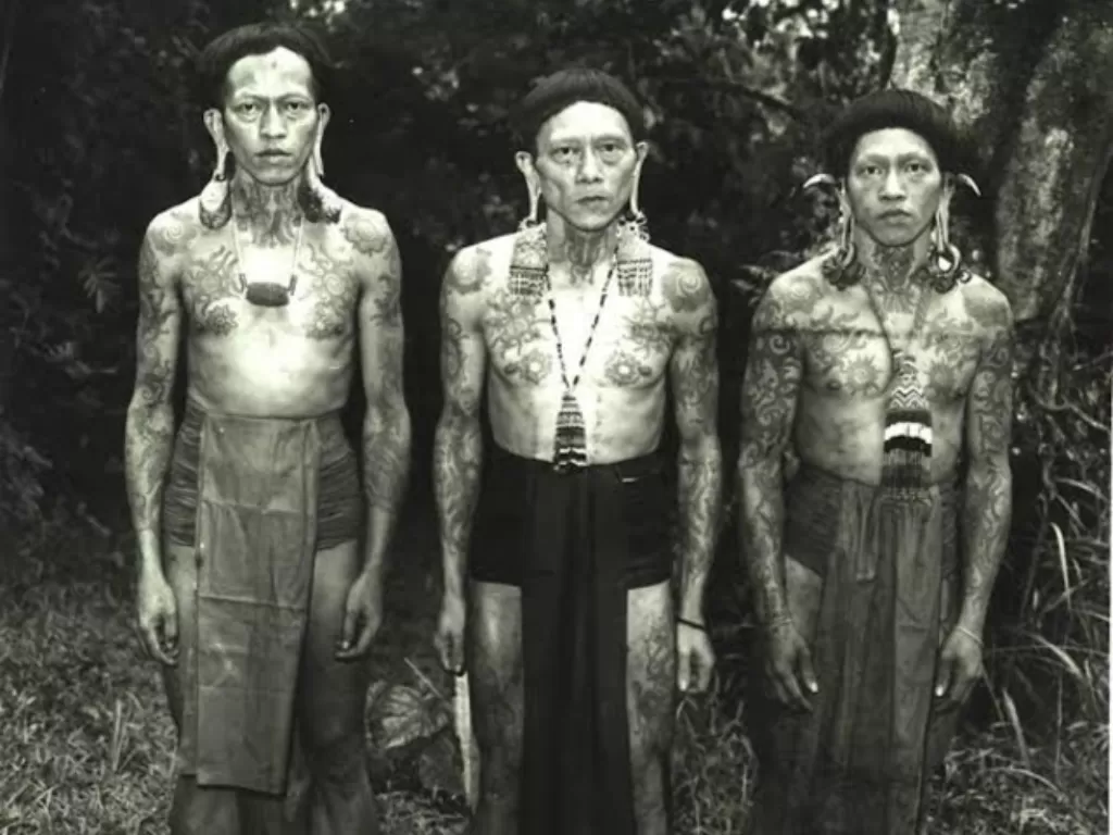 Misteri Suku Dayak yang Menyimpan Rahasia