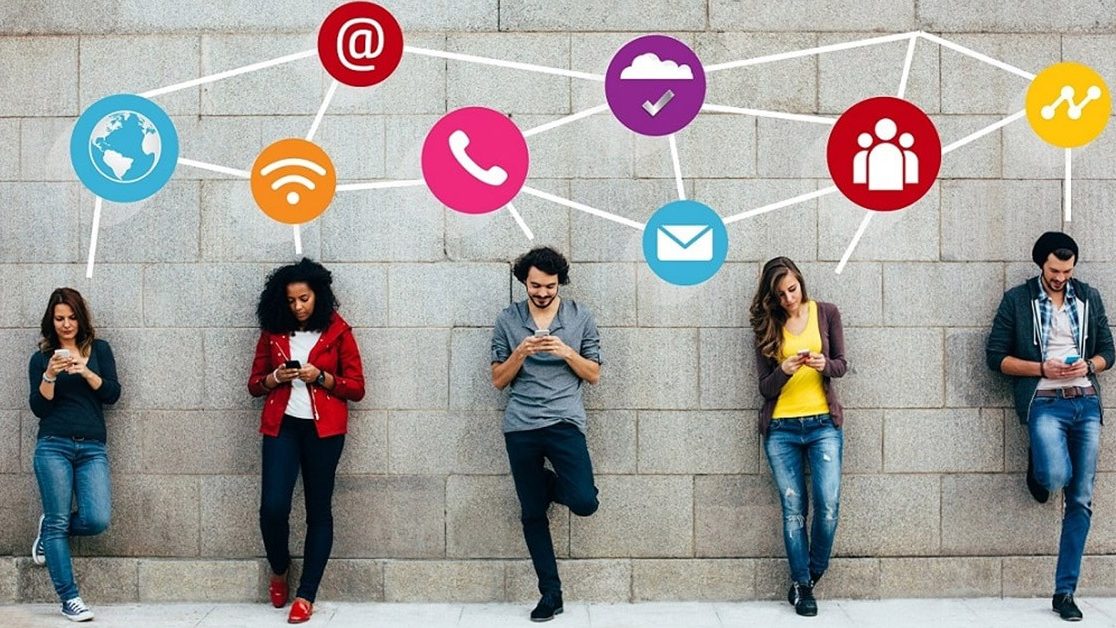 5 Profesi yang kerjanya jalan-jalan terus, Mau ?