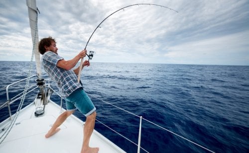 Cara Memancing Ikan di Laut agar Strike