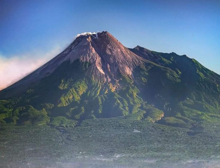 Pendaki Ilegal Gunung Merapi Pakai Jalur Tikus untuk Hindari Petugas dan CCTV