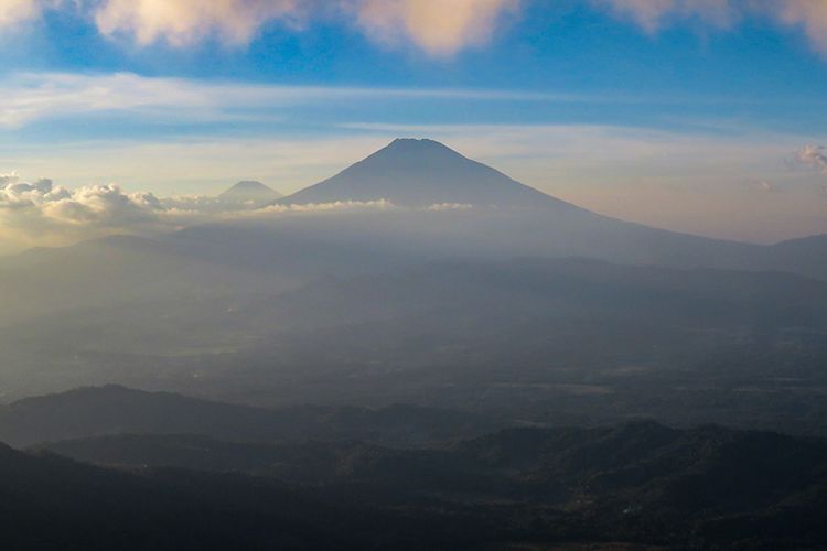 Lima Gunung Tertinggi di Indonesia