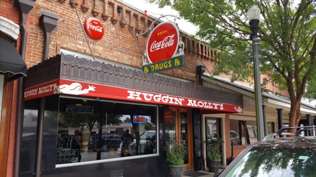 Huggin' Molly's: A 1950's Restaurant In Alabama Named After A Ghost