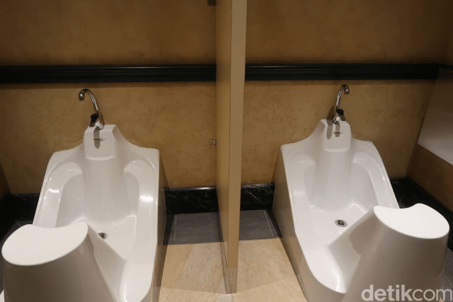 Ruang wudhu Quite room disneyland hong kong