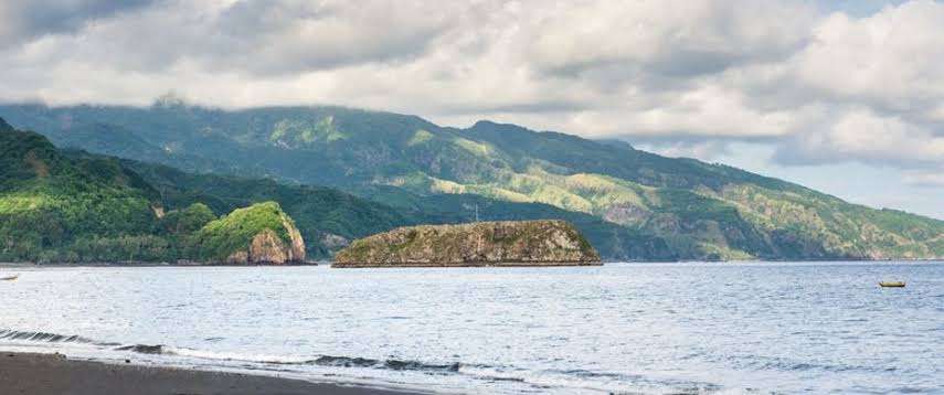 Jauh Menelik, Indahnya Pantai Flores Surganya Indonesia