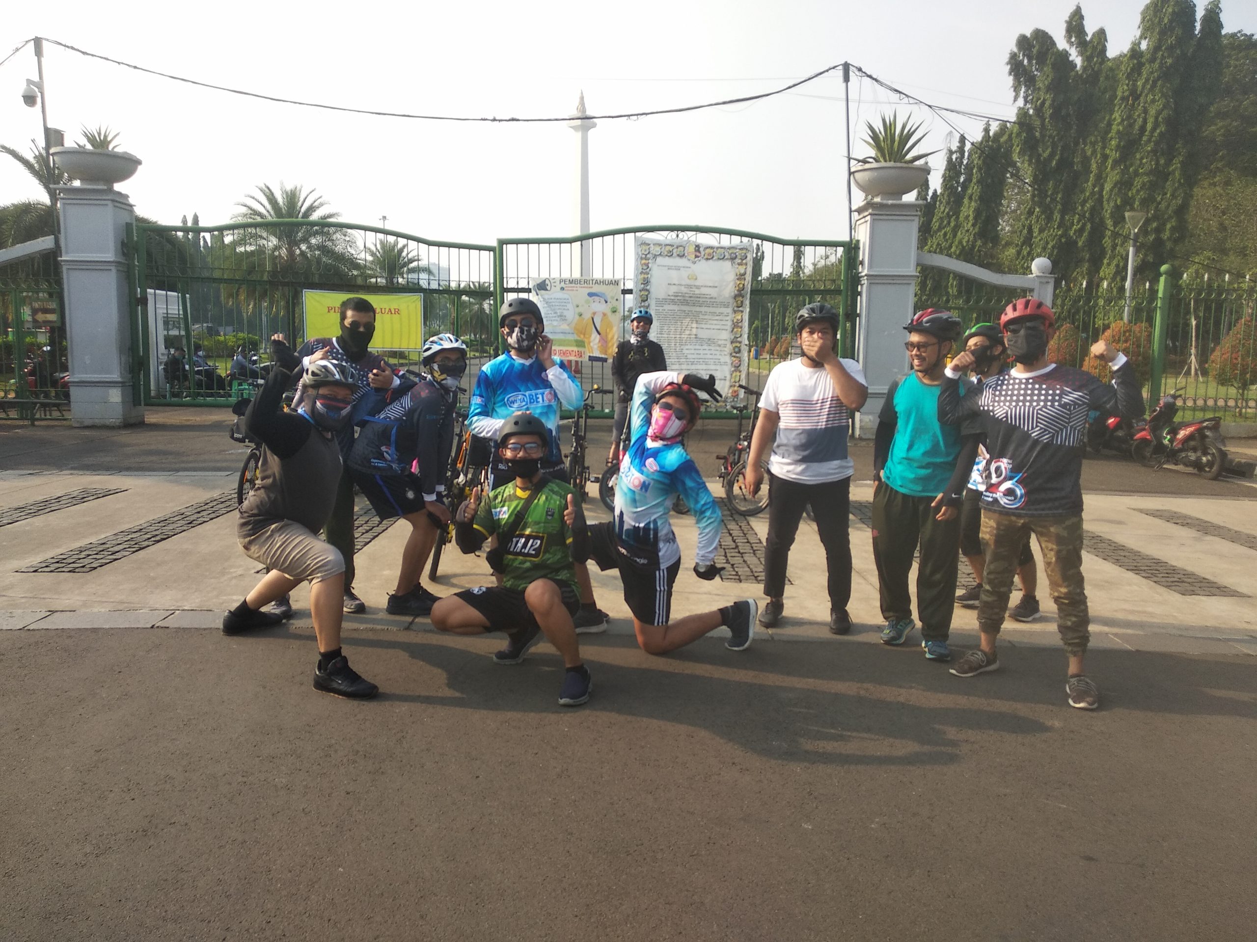 Meski Monas Ditutup, Pesepeda Tetap Jadikan Tempat ini Titik Kumpul