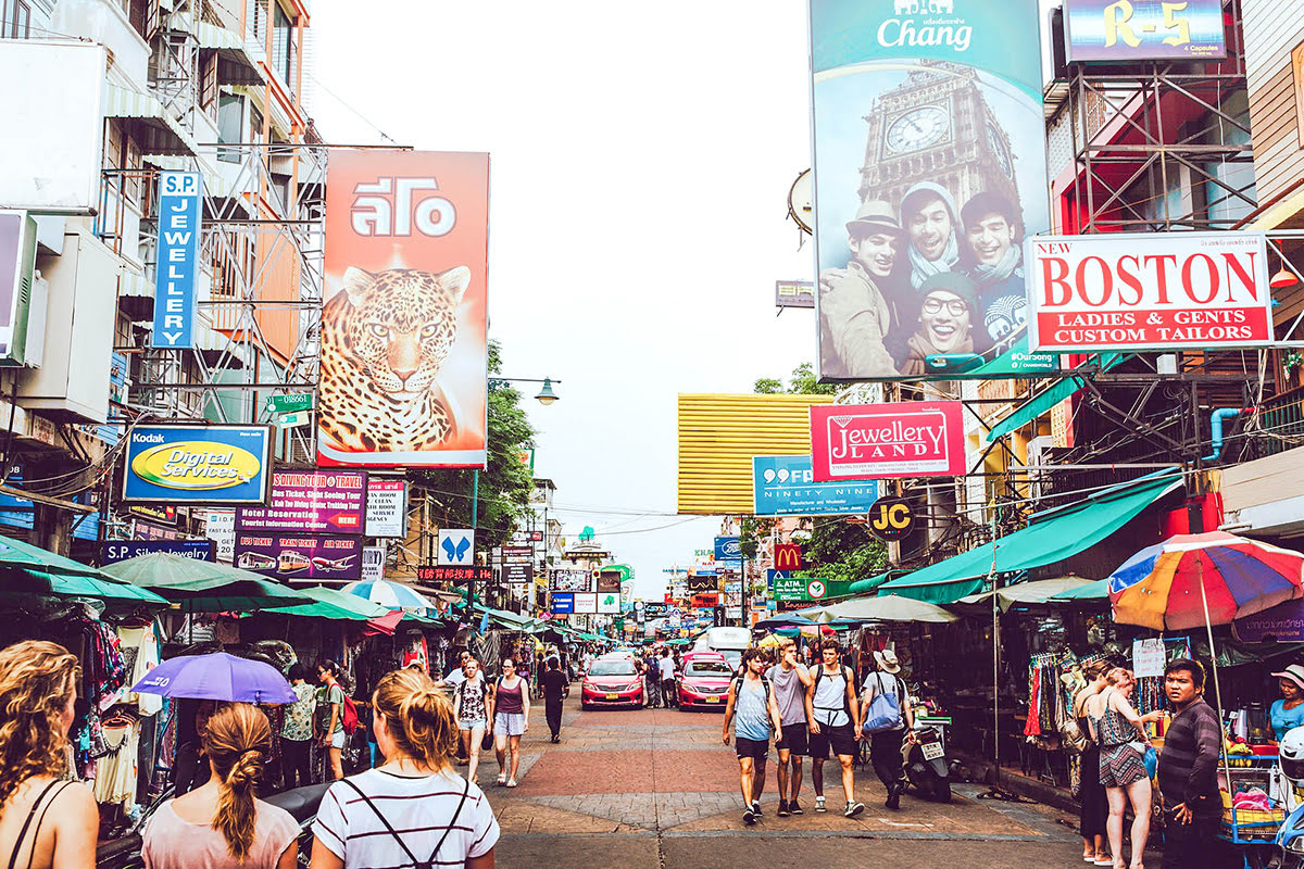 Khao San Road Bangkok: Pusat Hiburan Malam, Jajanan & Hotel Murah