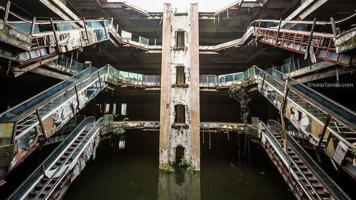 Deretan Mall di Indonesia yang Terbengkalai Menjadi Mall Hantu