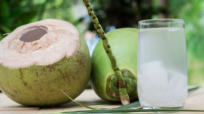 Ini Manfaat Tersembunyi Air Kelapa yang Mungkin Kamu Ga Tahu!