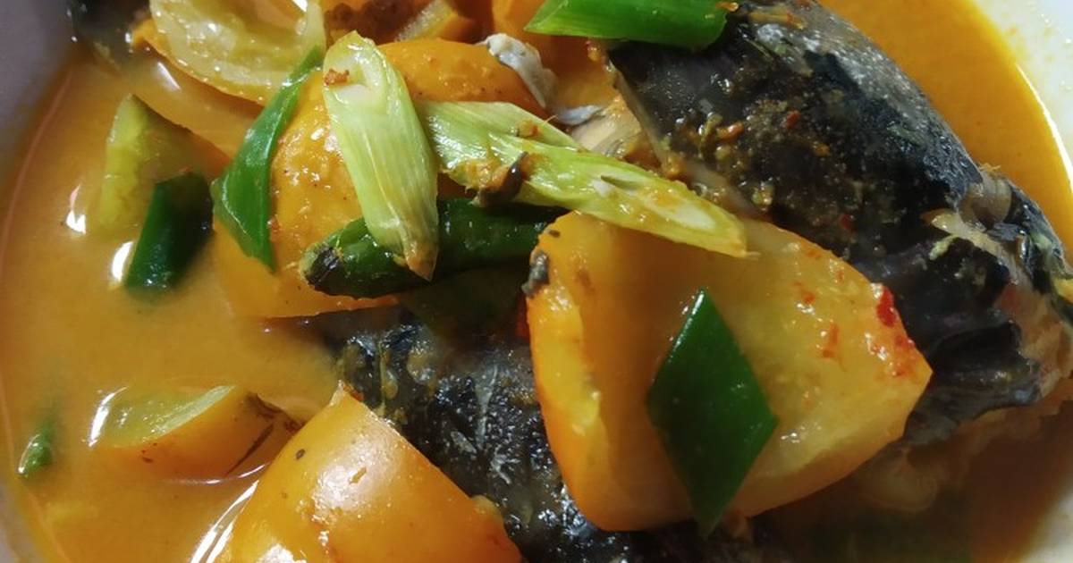 Menelik Nikmatnya Gulai Ikan Durian