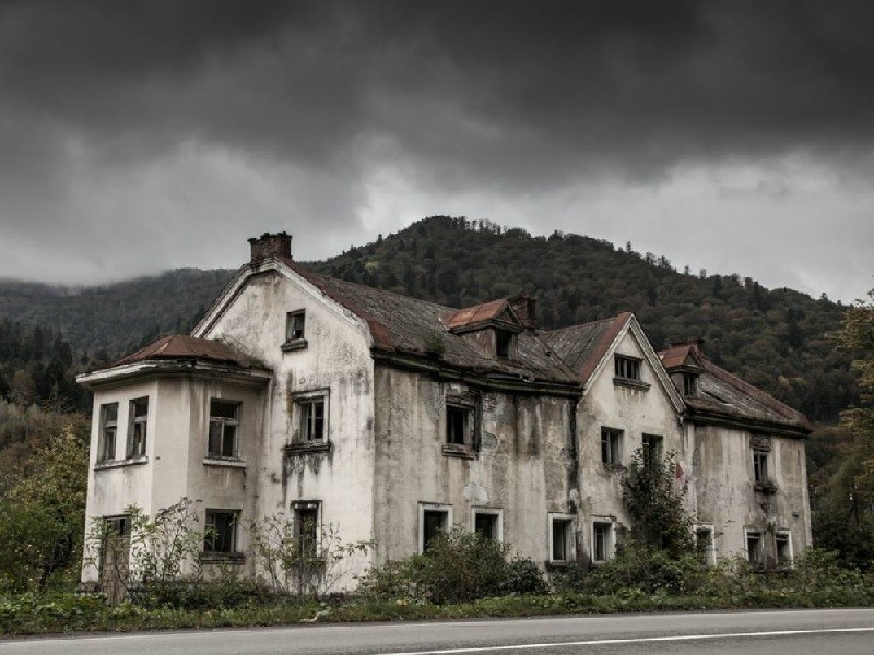 5 Rumah Horor yang Meneror di Indonesia