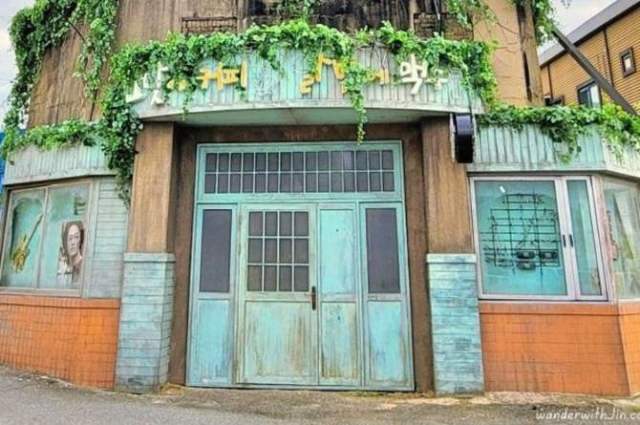 7 Potret Tempat Syuting Hometown Cha-Cha-Cha yang Ikonik
