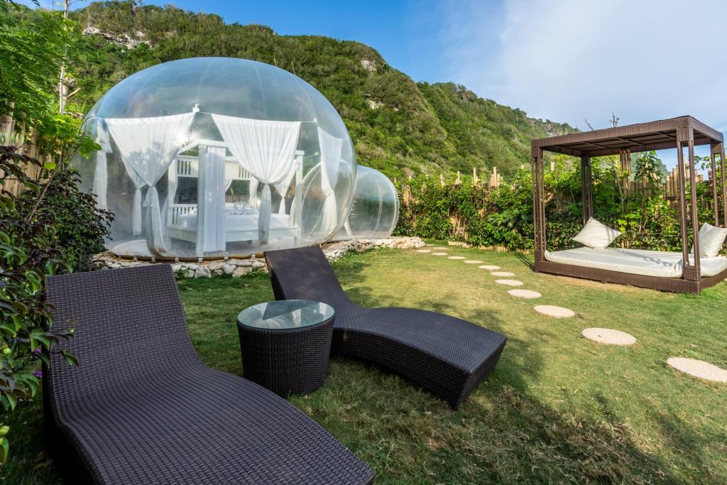 Bubble Hotel
